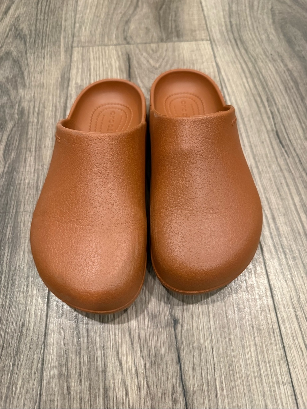CROCS Classic Clog Mule in Rust Brown